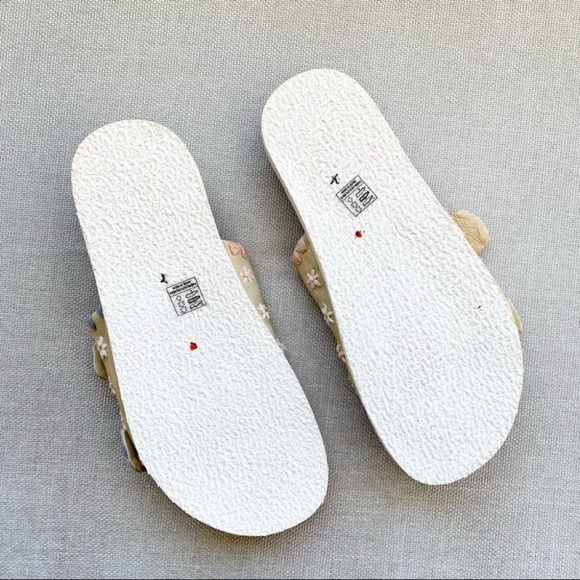 FREE PEOPLE Wildflowers Footbed Embroidered Floral Leather Slide Sandals Size 38 - Picture 9 of 10
